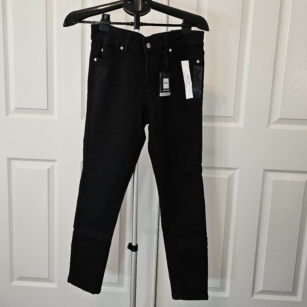 Tahari Black Jeans Women’s Size 14 - New with Tags NWT Mid-Rise Skinny